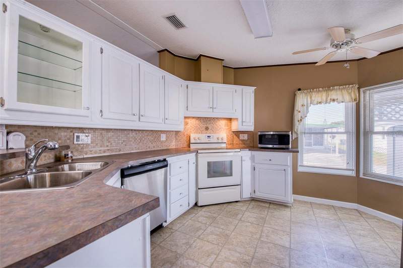 2 bedroom Manufactured Home at 403 Blue Marlin Drive, Gull-Aire Village, Oldsmar — photo 3