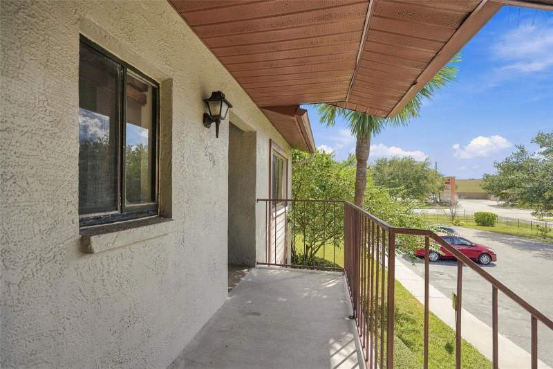 2 bedroom Condominium at 729 83rd Avenue #204, Trafalgar Square Condo, St Petersburg — photo 3
