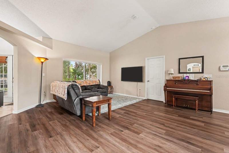 3 bedroom Single Family Residence at 12101 Peregrine Falcon Avenue #6, Royal Highlands Unit 6, Brooksville — photo 4
