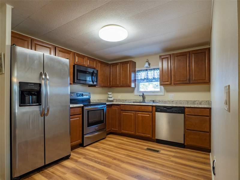 1 bedroom Mobile Home at 401 Denice Drive #401, Lake Seminole Estates Mobile Home Park Unrec, Seminole — photo 2