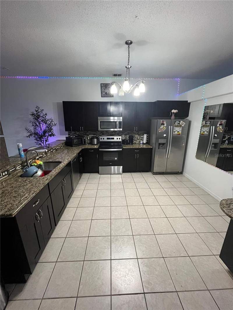 5 bedroom Single Family Residence at 823 OGNON COURT, POINCIANA VILLAGE 5 NBHD 1, KISSIMMEE — photo 5