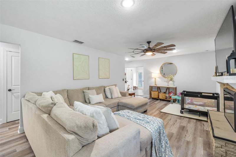 3 bedroom Single Family Residence at 2118 E Keysville Road, Unplatted, Lithia — photo 4