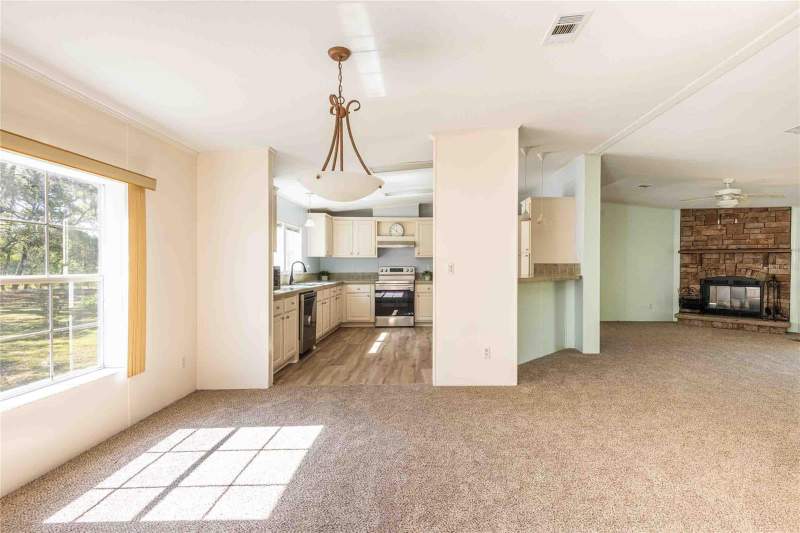 4 bedroom Manufactured Home at 14221 Hurricane Drive, Leisure Retreats, Weeki Wachee — photo 4