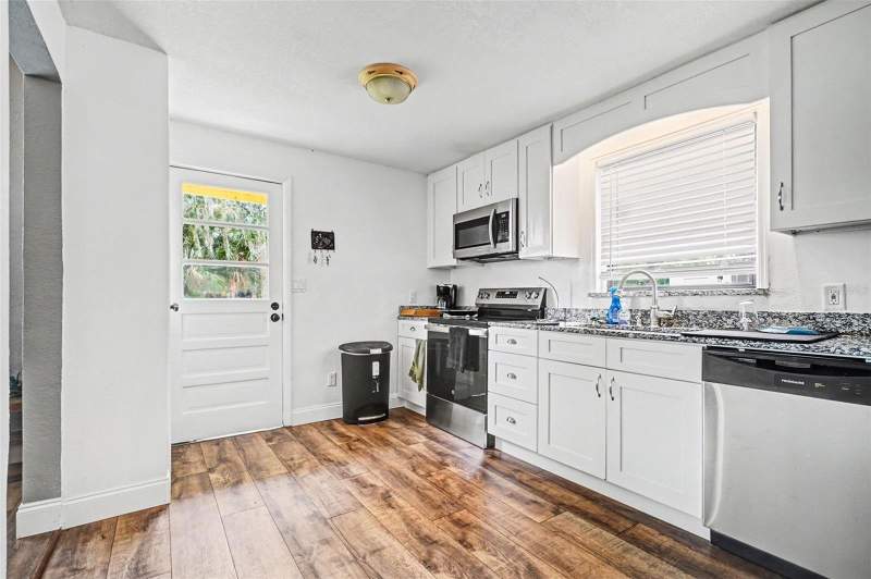 4 bedroom Single Family Residence at 55316 Claire Street, Astor, Astor — photo 5