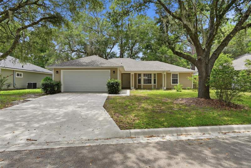 3 bedroom Single Family Residence at 4308 NW 35th Terrace, Capri Cluster Ph 4, Gainesville — photo 2