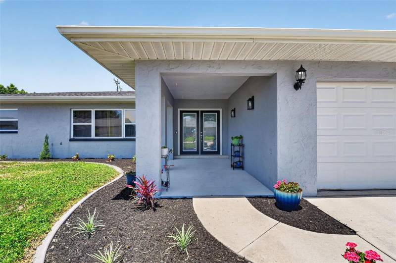 3 bedroom Single Family Residence at 1305 SE 37th Terrace, Cape Coral, Cape Coral — photo 2