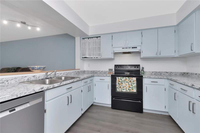 2 bedroom Condominium at 6817 Stones Throw Circle #17203, Stones Throw Condo, St Petersburg — photo 4