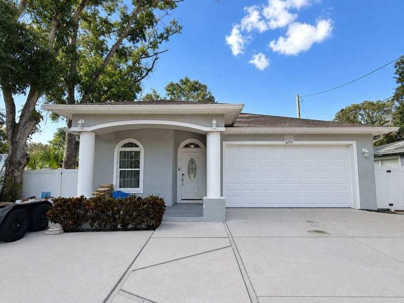 4 bedroom Single Family Residence at 4293 W Humphrey Street, Tampa, Tampa — photo 2