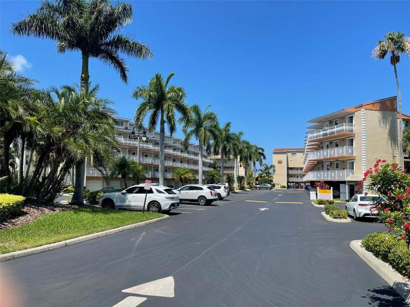 Royal Yacht Club North Condo