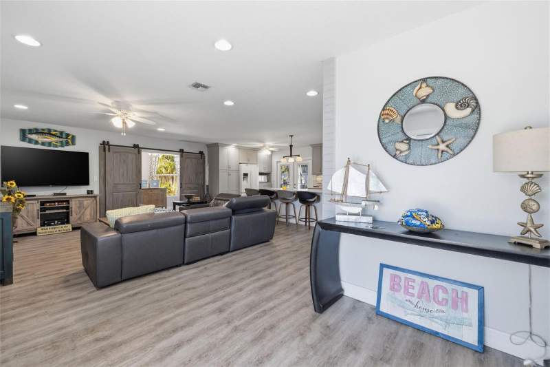 3 bedroom Single Family Residence at 4339 50th Avenue, Maximo Moorings, St Petersburg — photo 3