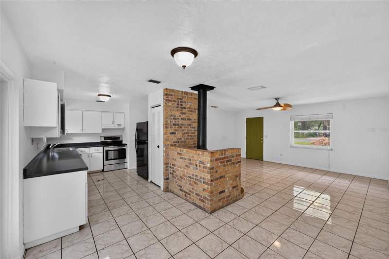 4 bedroom Single Family Residence at 4820 NE 4th Place, Lake Ridge, Gainesville — photo 5