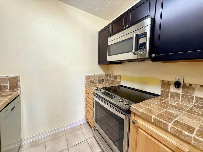 1 bedroom Condominium at 4784 Beach Drive #B, Waterside At Coquina Key South, St Petersburg — photo 5