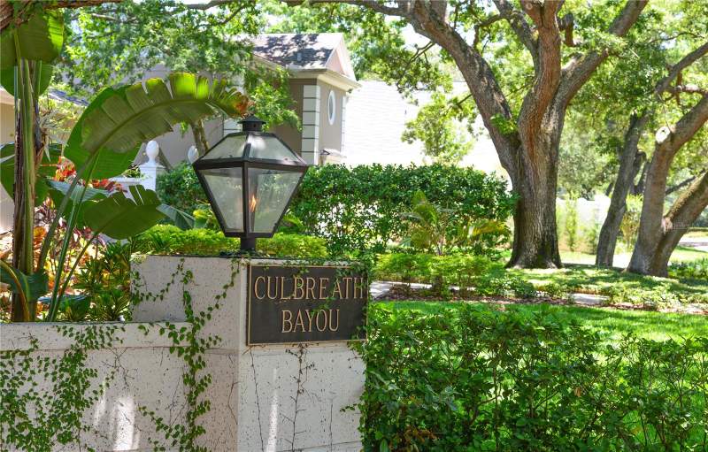 4 bedroom Single Family Residence at 1231 S Roxmere Road, Culbreath Bayou Unit 6, Tampa — photo 2