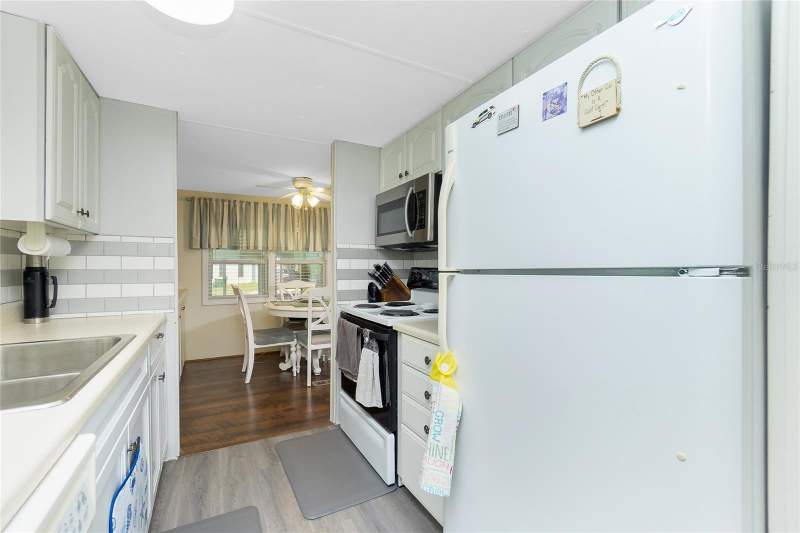 2 bedroom Manufactured Home at 7598 Ratan Circle, Village Holiday Lake, Port Charlotte — photo 4