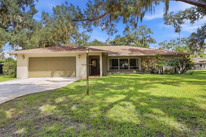3 bedroom Single Family Residence at 7963 N Leewynn Drive, Country Wood Estates, Sarasota — photo 4
