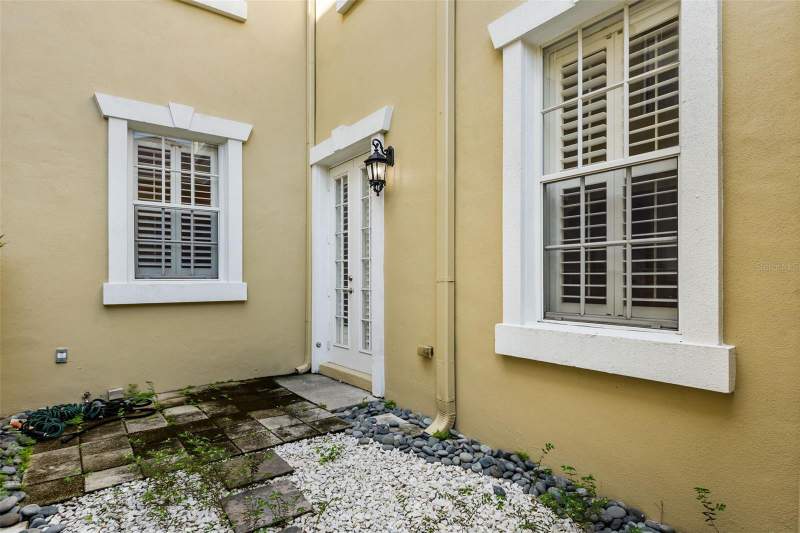 3 bedroom Townhouse at 2419 Victoria Gardens Lane, Victoria Park Soho Twnhms, Tampa — photo 5