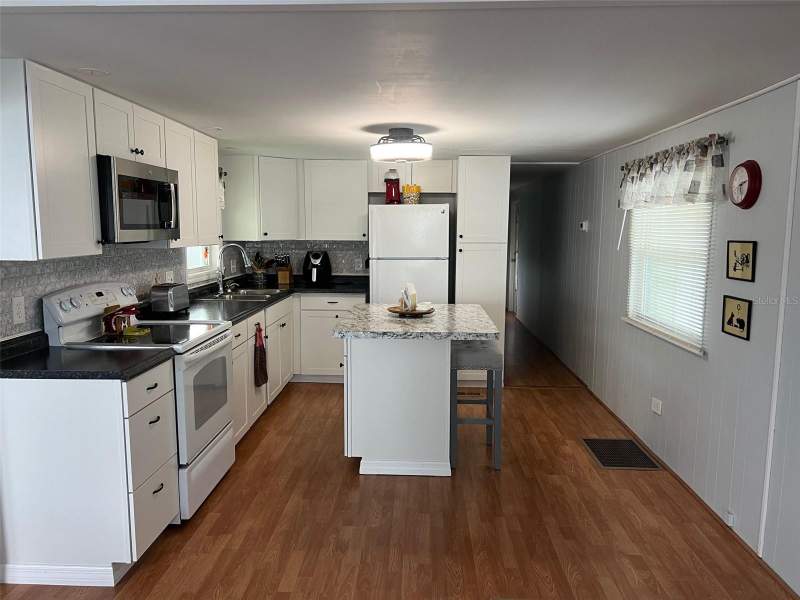 2 bedroom Mobile Home at 11300 124th Avenue #122, Bel-Aire Mobile Village Unrec, Largo — photo 4