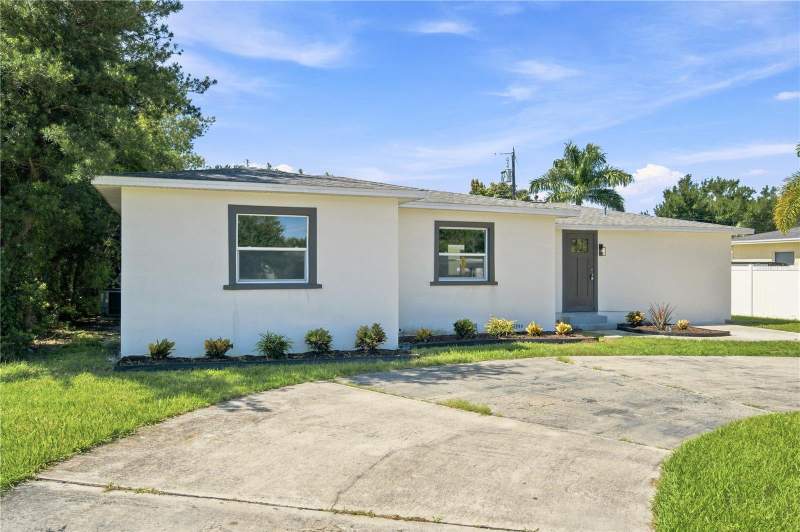 4 bedroom Single Family Residence at 3766 30th Avenue, Sirmons Estates, St Petersburg — photo 2