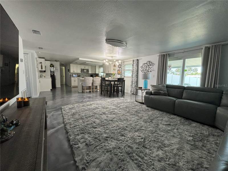 3 bedroom Single Family Residence at 1002 Silver Palm Way, Apollo Beach Unit 08 A Resubdi, Apollo Beach — photo 4