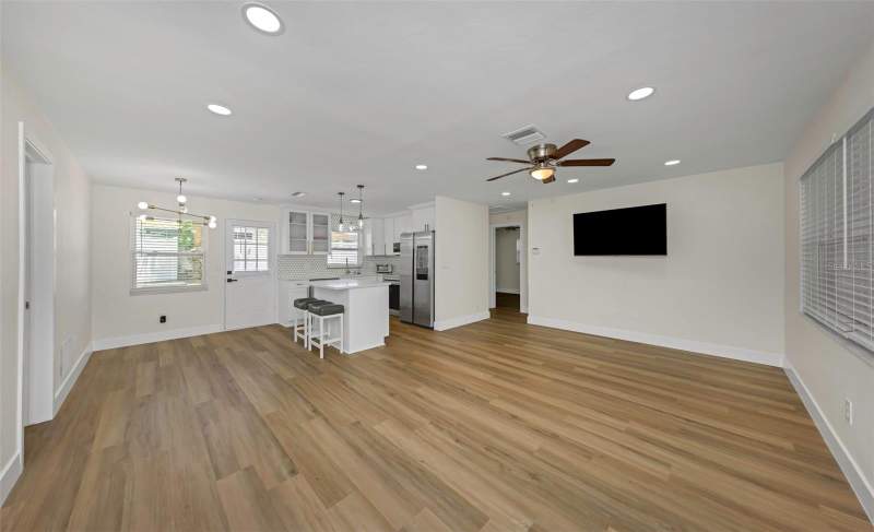 3 bedroom Single Family Residence at 1806 Vancouver Drive, Rosery Grove Villa 3rd Add, Clearwater — photo 3