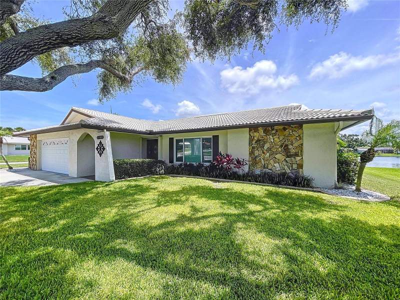 Hillcrest Manor