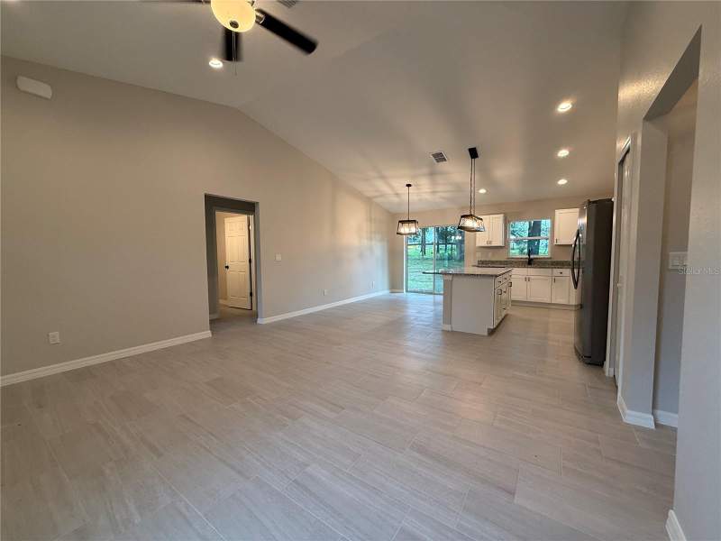 3 bedroom Single Family Residence at 46 Locust Run Radial, Silver Springs Shores Unit 34, Ocala — photo 5