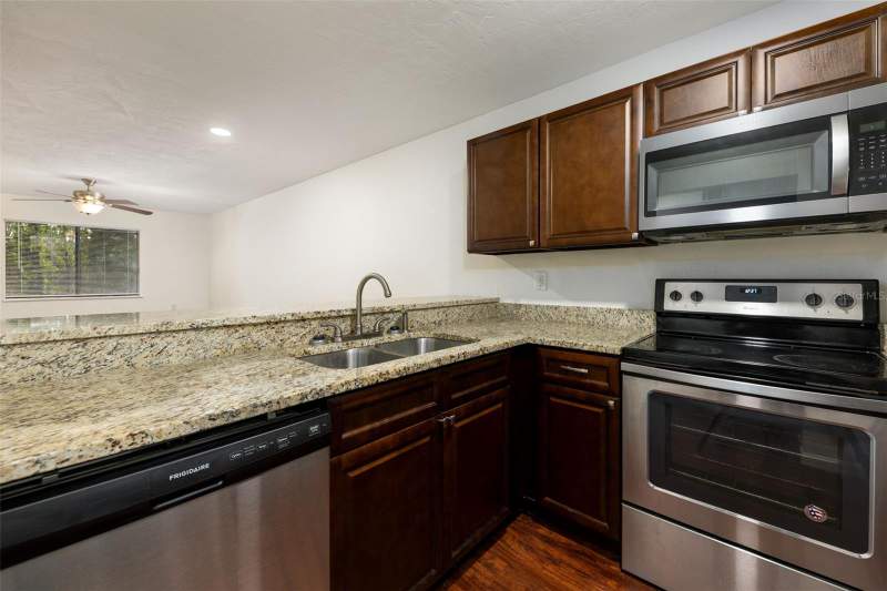 2 bedroom Condominium at 83 SE 16th Avenue #E202, Treehouse Village, Gainesville — photo 4