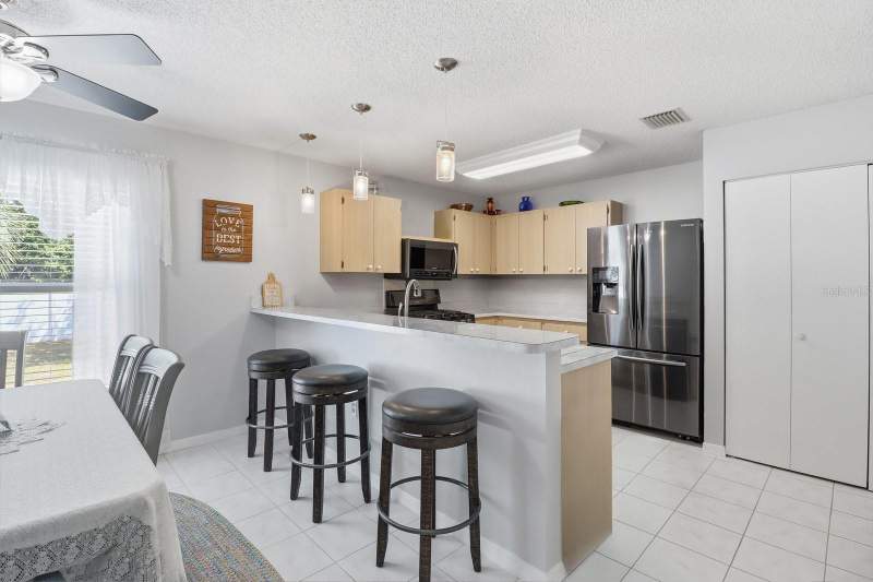 2 bedroom Single Family Residence at 4155 N Lee Street, Oakwood Village, Beverly Hills — photo 3