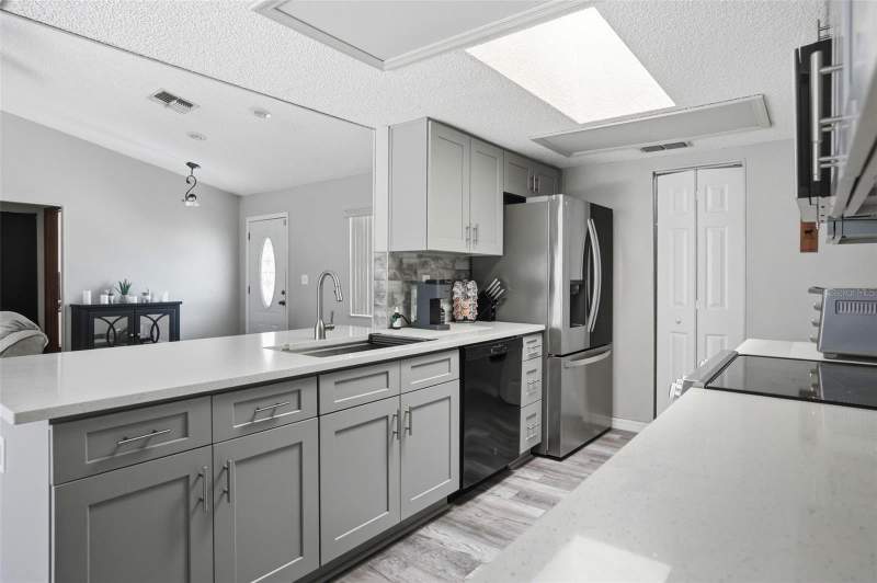 3 bedroom Single Family Residence at 13032 Lola Drive, Spring Hill, Spring Hill — photo 4