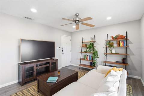 4725 Coquina Key Drive #D, St Petersburg FL - photo 6 of 49