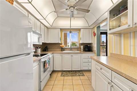 3617 Lake Bayshore Drive #401, Bradenton FL - photo 14 of 43
