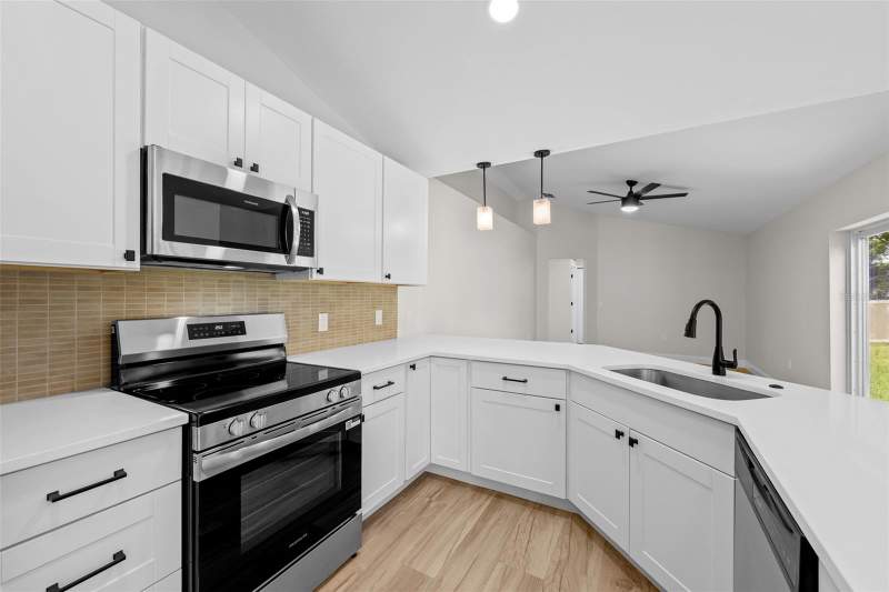 4 bedroom Single Family Residence at 7455 Gates Circle, Spring Hill, Spring Hill — photo 5