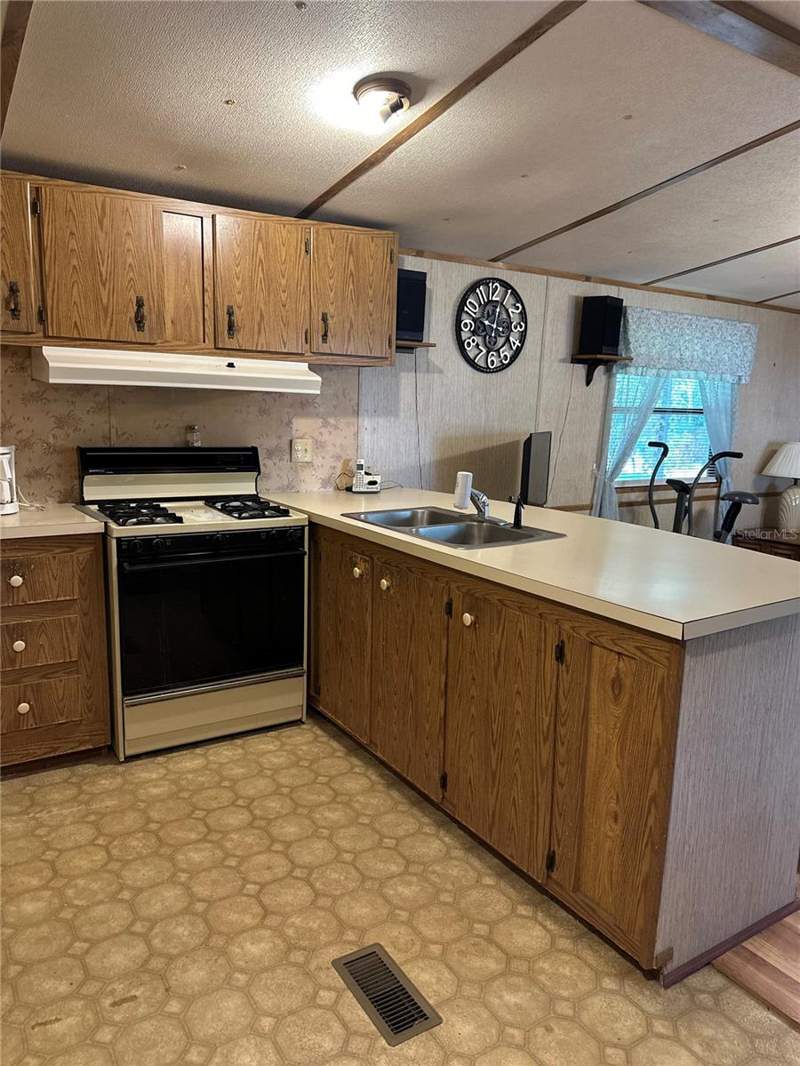 2 bedroom Manufactured Home at 13059 NE 44th Lane, Silver Mdws North, Silver Springs — photo 3