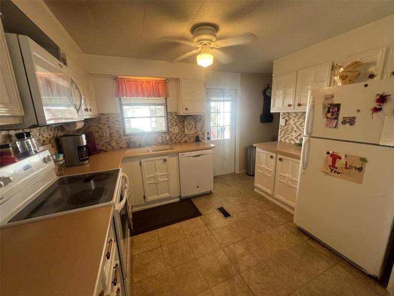 2 bedroom Mobile Home at 29250 US HIGHWAY 19 #248, DORAL RO ASSOCIATION INC UNREC, CLEARWATER — photo 5