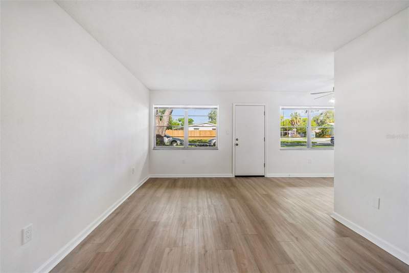 1 bedroom Condominium at 8101 11th Street #125, Gateway Square Apts, St Petersburg — photo 4