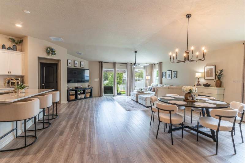 4 bedroom Single Family Residence at 615 Valri Park Drive, Valri Park Ph 1 & 2, Valrico — photo 4