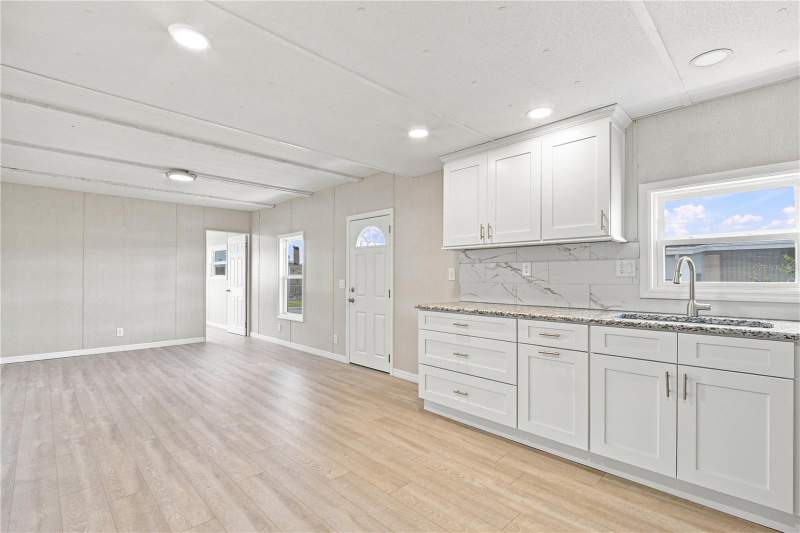 2 bedroom Mobile Home at 10929 Tioga Drive, Senate Manor Unrec, Port Richey — photo 4