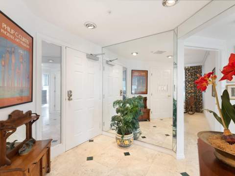 5430 Eagles Point Circle #101, Sarasota FL - photo 11 of 59