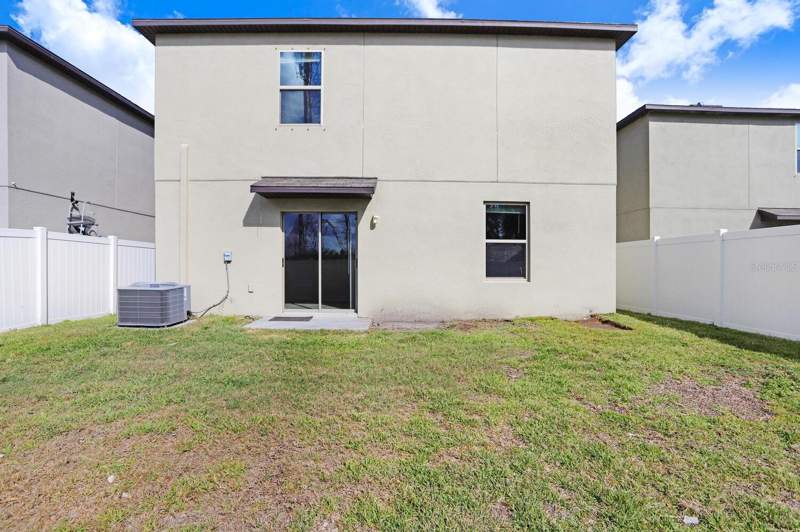 5 bedroom Single Family Residence at 10256 Carloway Hills Drive, Ayersworteh Glen Ph 3B, Wimauma — photo 4