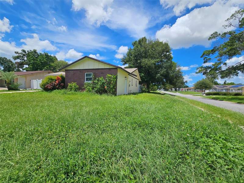 3 bedroom Single Family Residence at 6092 Burch Street, Bonnie Bay Unit One, St Petersburg — photo 2