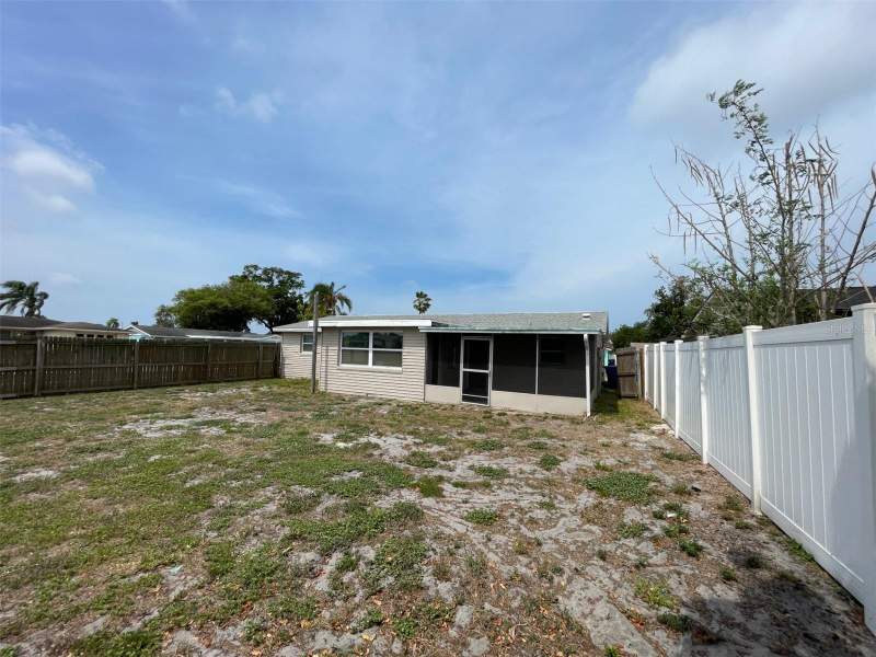2 bedroom Single Family Residence at 2702 Druid Place, Aloha Gardens, Holiday — photo 3