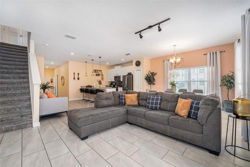 5 bedroom Townhouse at 4800 Memories Lane, Storey Lake Ph 3, Kissimmee — photo 3