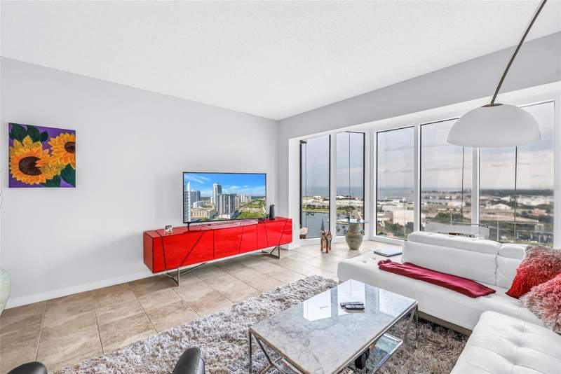 1 bedroom Condominium at 1 Beach Drive #1907, Bayfront Tower Condo, St Petersburg — photo 5