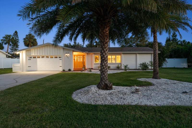 4 bedroom Single Family Residence at 821 Jacaranda Drive, Harbor Bluffs Sec 3 Rep, Largo — photo 2