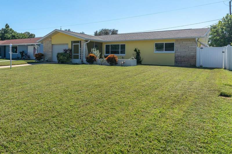 2 bedroom Single Family Residence at 2013 Forest Drive, Greenbriar, Clearwater — photo 5