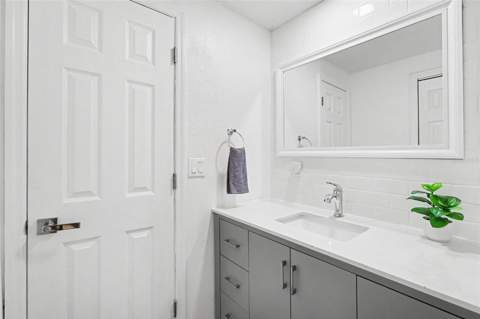 8253 Greenleaf Circle, Tampa FL - photo 14 of 22