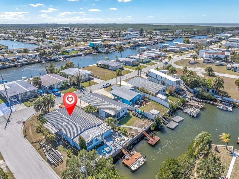 2 bedroom Mobile Home at 6629 Tower Drive, Signal Cove, Hudson — photo 4