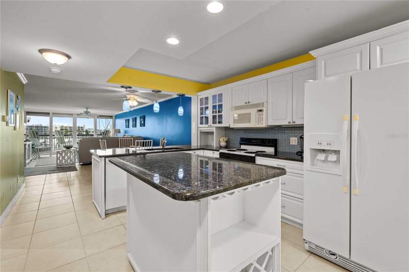 2 bedroom Condominium at 9525 Blind Pass Road #206, Courageous The Condo, St Petersburg — photo 4
