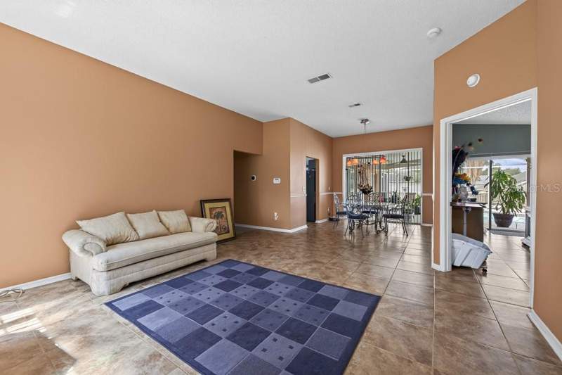 4 bedroom Single Family Residence at 4609 Oak River Circle, Bloomingdale Sec Bb Ph, Valrico — photo 4