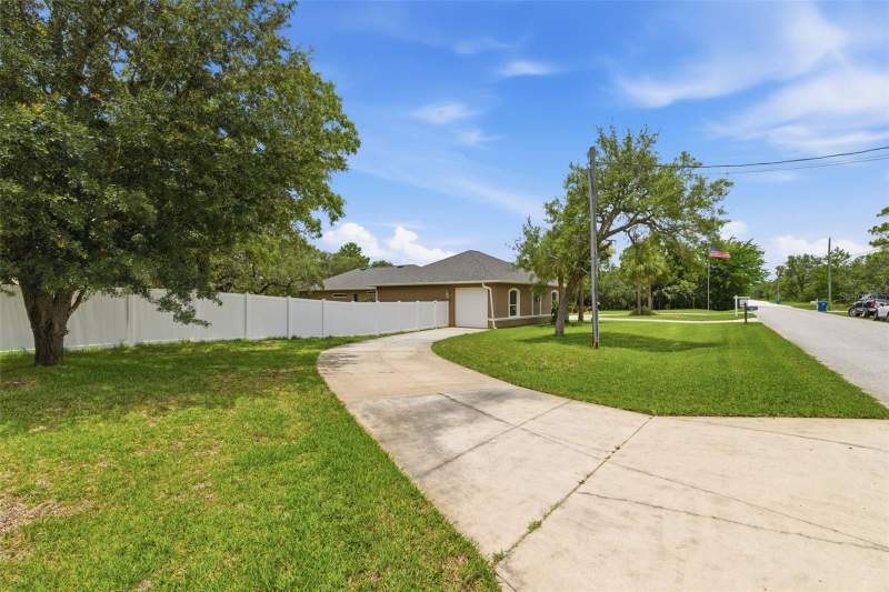 3 bedroom Single Family Residence at 11145 Mountain Mockingbird Rd, Royal Highlands, Weeki Wachee — photo 5